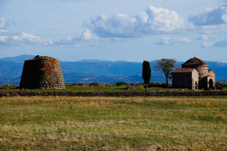 Nuraghe paysage Sardaigne